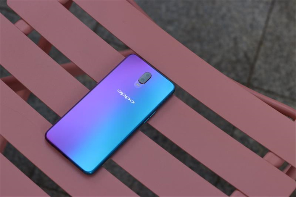 不是刘海屏oppor17屏幕好看