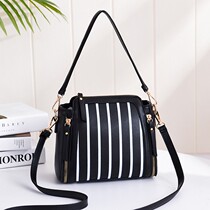 (send incense bag) New 2022 packs of women 100 hitch Han version advanced version student small square bag single shoulder bag inclined satchel bag