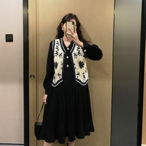 Crochet vest ~ pregnant women Spring and Autumn temperament set breastfeeding long skirt Loose Doll dress two-piece Hot Mom