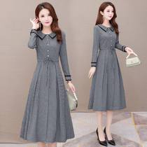 Your wife middle-aged female soil Taiwan temperament 2021 New Pop mother small chamomile plaid dress spring and autumn
