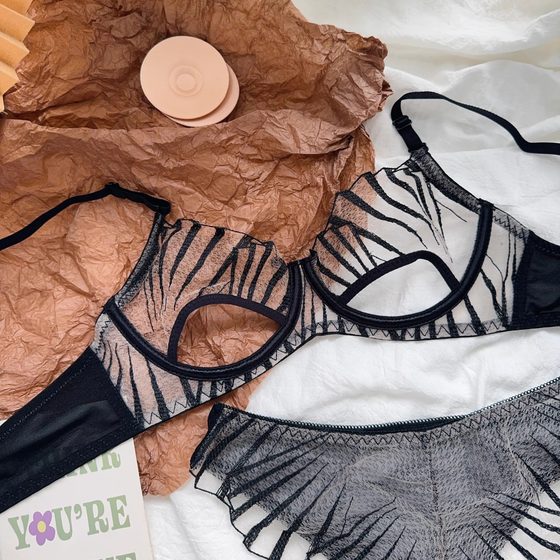 Hot girl outfit French sexy lace underwear women's big breasts look small and ultra-thin style, bra set, hidden
Hot girl outfit French sexy lace underwear women's big breasts look small and ultra-thin style, bra set, hidden