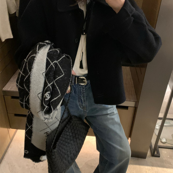 SHINE Fan Off-season Benefit Price! Classic retro Four-button design Short wool coat jacket
SHINE Fan Off-season Benefit Price! Classic retro Four-button design Short wool coat jacket