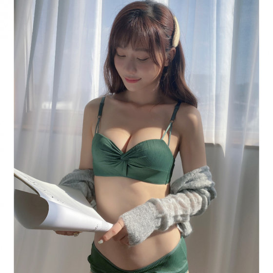 Original Japanese small breasts and beautiful back lingerie women gathered on top to support sexy bra without steel rings and side breast adjustment bra set
Original Japanese small breasts and beautiful back lingerie women gathered on top to support sexy bra without steel rings and side breast adjustment bra set