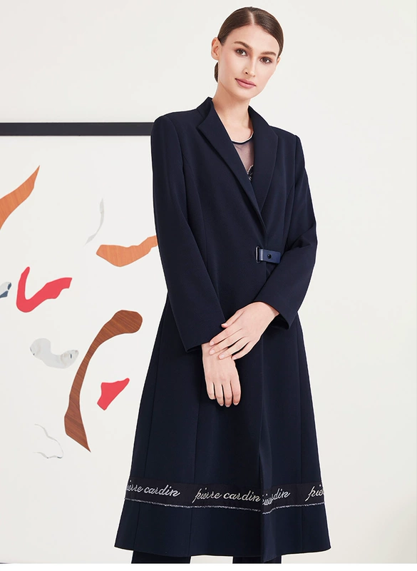 Quầy quần áo phụ nữ Pierre Cardin chính hãng áo khoác mùa thu mới áo khoác gió trung niên màu xanh P93GL02N0 - Trench Coat