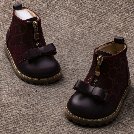 Free shipping for winter plush children's boots 886 girls' short boots warm and non-slip rubber sole fashion Martin boots
Free shipping for winter plush children's boots 886 girls' short boots warm and non-slip rubber sole fashion Martin boots