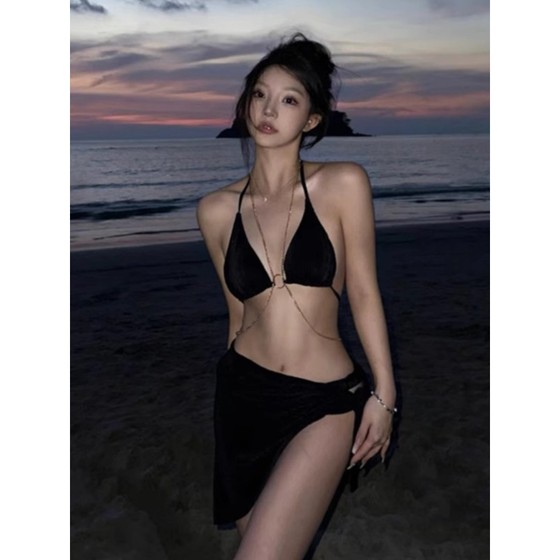 Net red black chain sexy swimsuit female split bodies gathered Bikini three -piece hot spring vacation swimsuit
Net red black chain sexy swimsuit female split bodies gathered Bikini three -piece hot spring vacation swimsuit