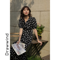 Painting style floral dress 2020 Summer V neck waist waist thin temperament retro little Daisy long skirt women