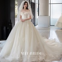 Light wedding dress new bride main yarn shoulder simple Princess Hepburn style senior female waist thin tail