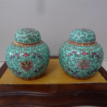 Jingdezhen Cultural Revolution factory goods porcelain pot Hand-painted pastel green Ocean Lotus orb altar A pair of Fushou Altar full product physical photo