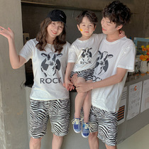 Korean version of the parent-child cartoon printed short sleeve 2021 summer family dress tour photo T-shirt A family of three or four tops