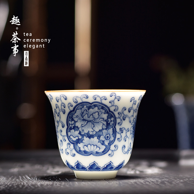 Jingdezhen blue and white porcelain tea sets of high - grade ceramic cups lid bowl of kung fu tea whole household gift box