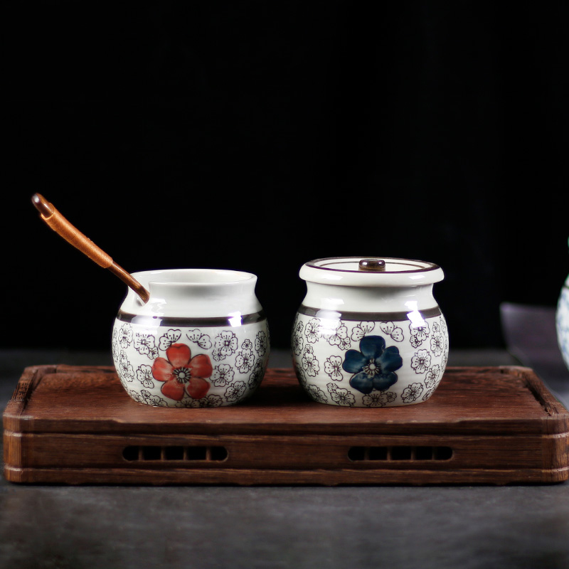 A Japanese with cover ceramic creative household sugar pot seasoning sauce bottles A salt shaker