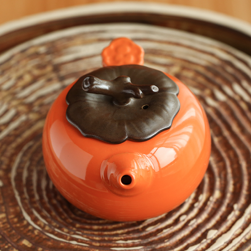 A Live chicken in persimmon persimmon tea set suit household ceramics by hand is the best holiday gift box of the teapot teacup set of kung fu