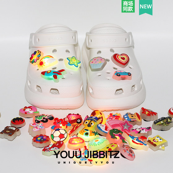 새로운 스타일 구멍 신발 액세서리 빛나는 플래시 라이트 신발 꽃 구멍 신발 장식 DIY 액세서리 3D 만화 LED 플래시 라이트 슈즈 버클 새로운 스타일 구멍 신발 액세서리 빛나는 플래시 라이트 신발 꽃 구멍 신발 장식 DIY 액세서리 3D 만화 LED 플래시 라이트 슈즈 버클