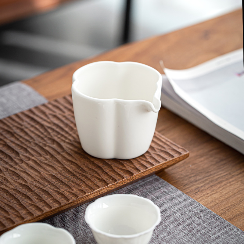 Jade porcelain dehua white porcelain and glass ceramic fair keller large points tea kung fu tea set manually heat - resistant thickening tea sea