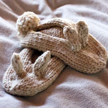 Rabbit wool shoes floor shoes warm shoes text description knitting translation illustration non-finished products
