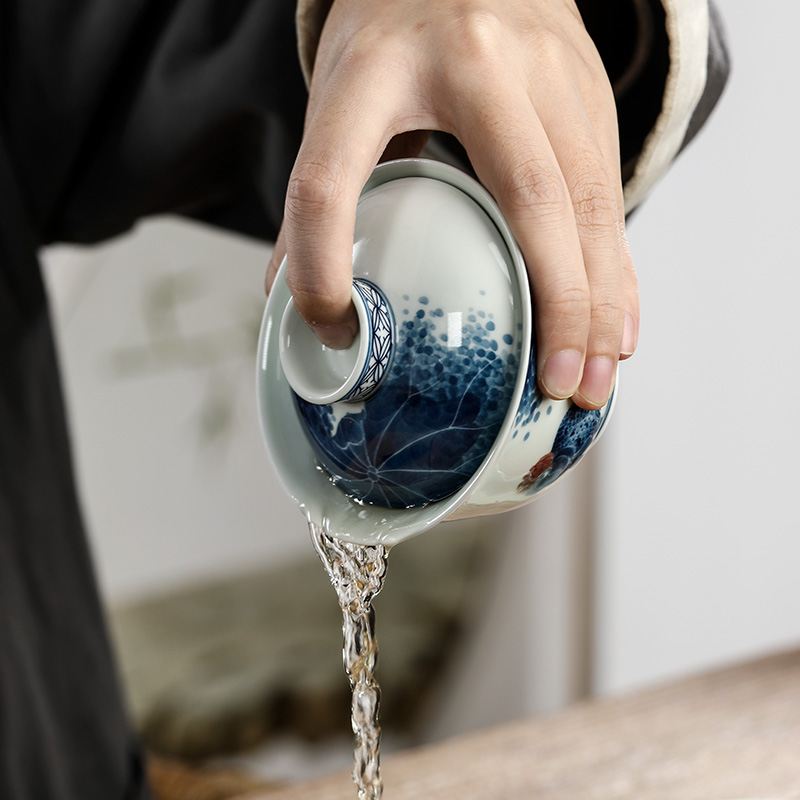 Jingdezhen blue and white youligong kung fu tea tureen tea cups Lin Yuehong pure manual hand - made goldfish bowl is Chinese style