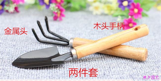 Gia đình hai mảnh xẻng dụng cụ làm vườn ba mảnh lớn bộ đồ dùng làm vườn trong chậu xẻng, cào, cuốc xẻng. - Nguồn cung cấp vườn