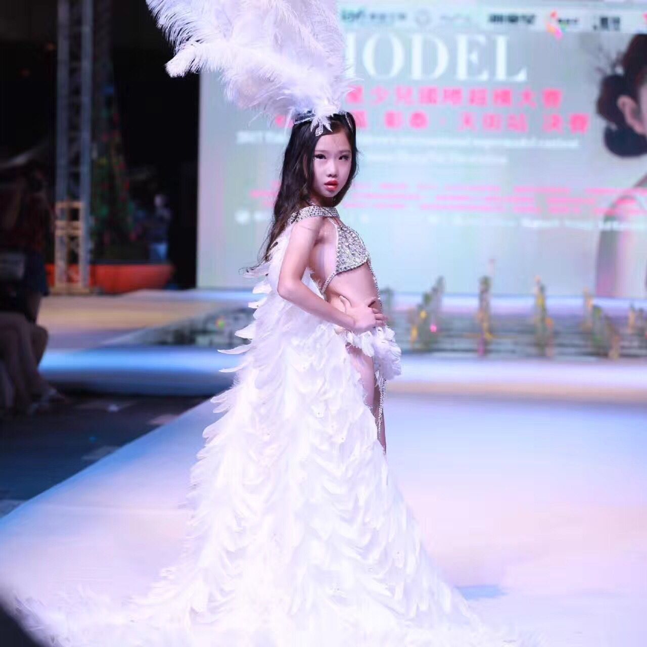 定制 儿童创意泳装走秀 女童比基尼 t台模特大赛舞台