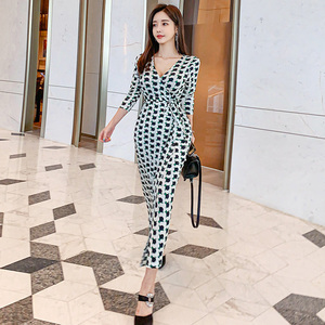 Spring and summer new Korean fashion elegant temperament show thin geometric printing buttock wrap dress