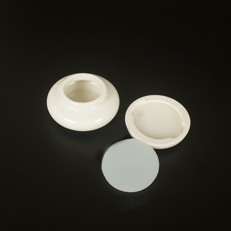 View the new Japanese small ceramic POTS with cover small POTS powder box cream cream jar packing bottle bottle