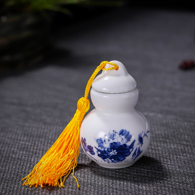 Ceramic small gourd can of new Chinese style pot mini sealed as cans of small child receives the spices of the small porcelain tea pot