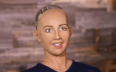 人工智能机器人喊话人类!你怎么看