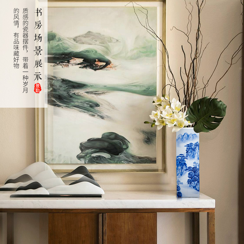 Hand - made of Hand - made of tungs mesa of hometown square vase of blue and white porcelain of jingdezhen ceramics furnishing articles study calligraphy and painting is received