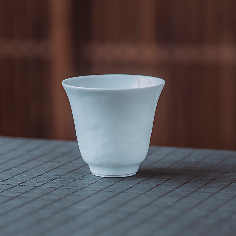 Jingdezhen flagship store ceramic film celadon teacup hand - carved single cup tea sample tea cup masters cup