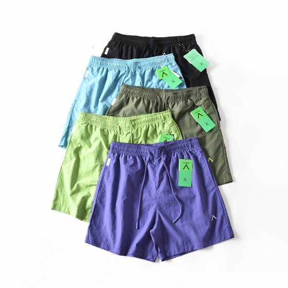 New outdoor functional quick-drying breathable fitness sports shorts for men and women for summer loose casual solid color five-point mid-size pants
New outdoor functional quick-drying breathable fitness sports shorts for men and women for summer loose casual solid color five-point mid-size pants