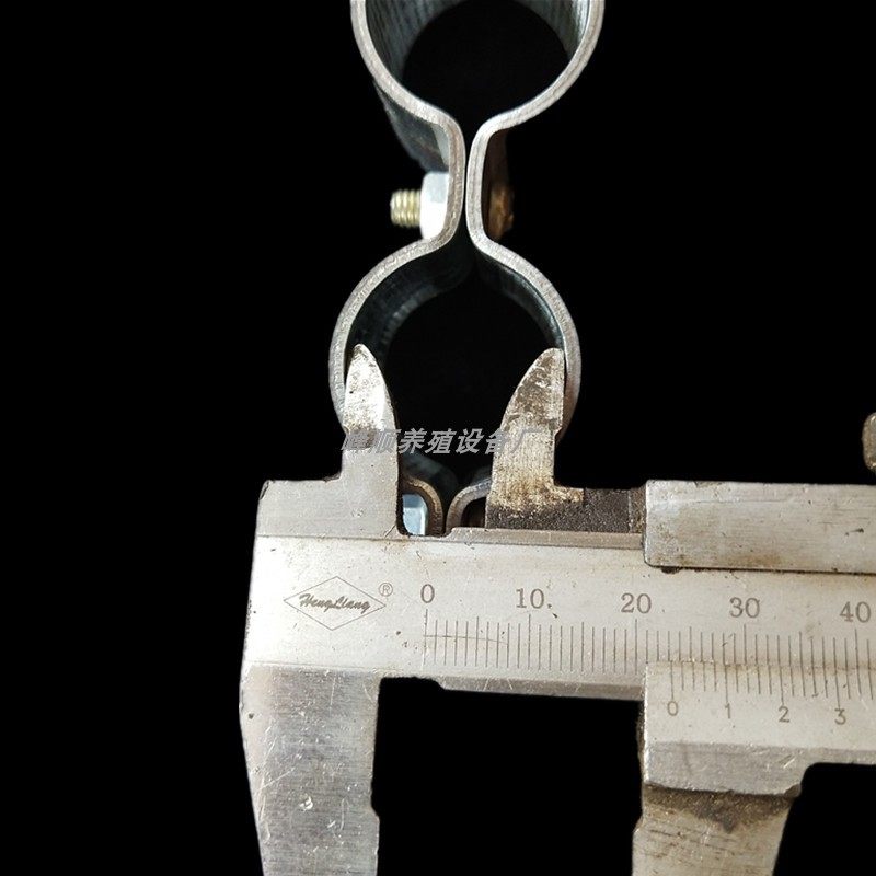 养殖料线水管抱卡卡水线栖料线养殖金属抱铁抱防夹板鸡用卡抱吊卡