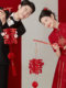 새로운 중국 스타일 Cheongsam 사진 핸드 헬드 장난스러운 웨딩 스타일 신부를 잡고 사진 소품을 잡고 핸드 헬드 펠트 레드 기쁨 새로운 중국 스타일 Cheongsam 사진 핸드 헬드 장난스러운 웨딩 스타일 신부를 잡고 사진 소품을 잡고 핸드 헬드 펠트 레드 기쁨