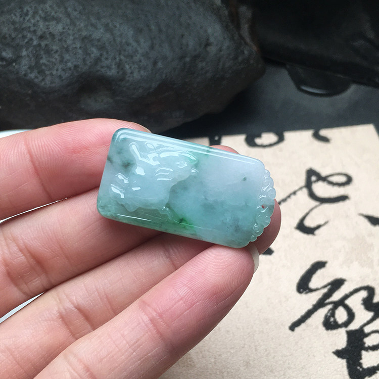 冰糯种飘阳绿翡翠猪生肖玉牌缅甸保真老坑天然玉石猪挂坠送证包邮
