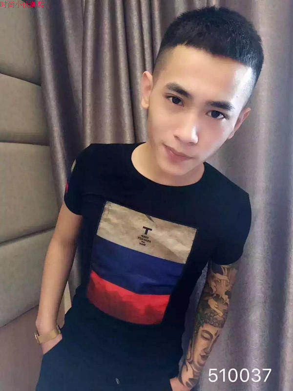 快手红人刘叉叉奶豆同款时尚修身紧身t恤短袖社会精神小伙男女款