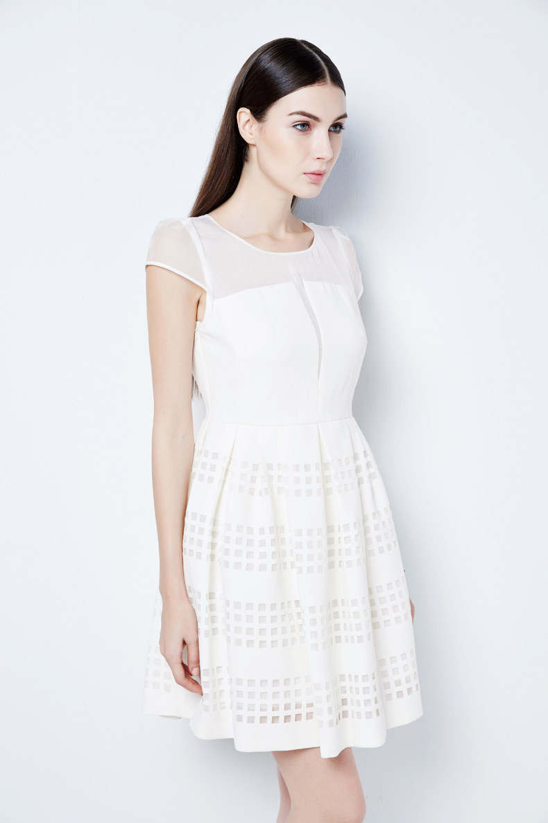 可可尼 2017春新款专柜镂空格纹圆领短袖连衣裙241e3020184