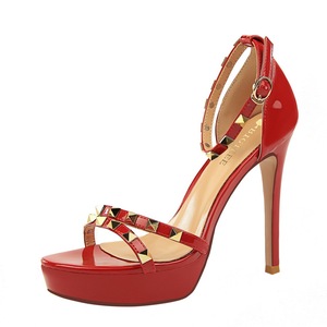 2492-9 European and American wind sexy club high heels high with waterproof paint metallic rivet one word with sandals