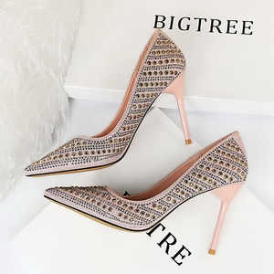 825-8 European and American fashion diamond sexy high-heeled shallow mouth pointed metal rivet nightclub show thin singl