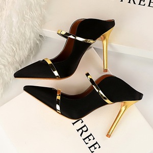 121-1 in Europe and the sexy baotou drag high heel with sexy thin pointed mouth hollow out light a word and women slippe