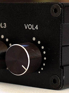 SF Express 무료 배송 Hifi Grade 1 In 및 4 Out Audio Distributor RCA Gold-Plated Interface Volume 조정 기능 SF Express 무료 배송 Hifi Grade 1 In 및 4 Out Audio Distributor RCA Gold-Plated Interface Volume 조정 기능