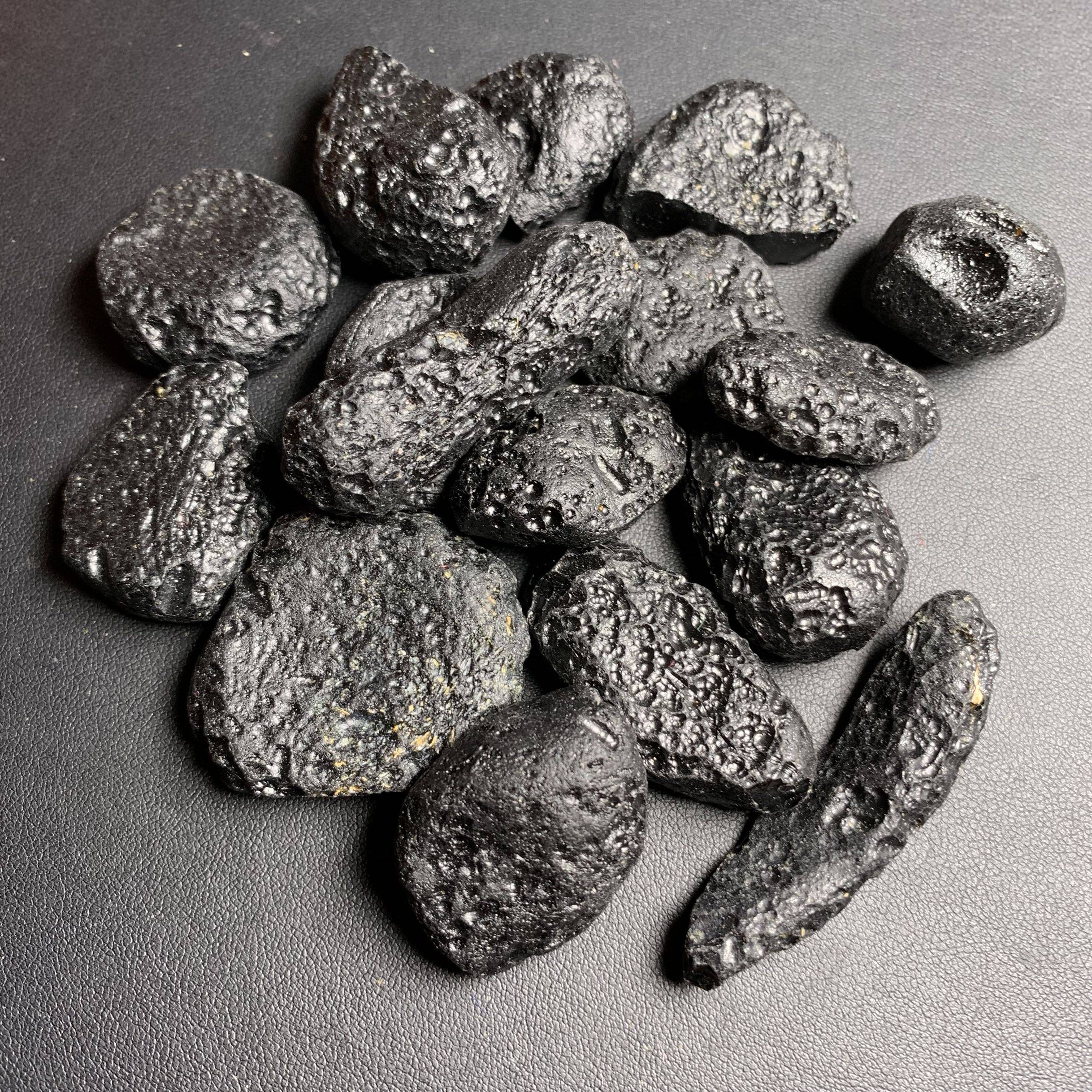 天然黑原石玻璃雷公墨泰国陨石吊坠摆件