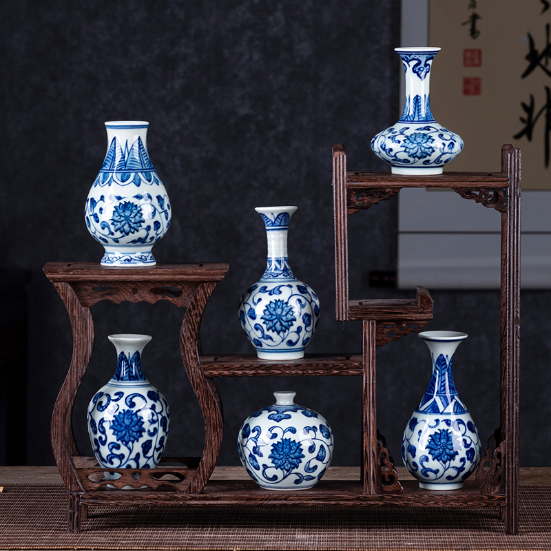 The Mini blue and white porcelain of jingdezhen ceramics characteristic small flowers flower arrangement bottled water furnishing articles tea table of Chinese style household decoration