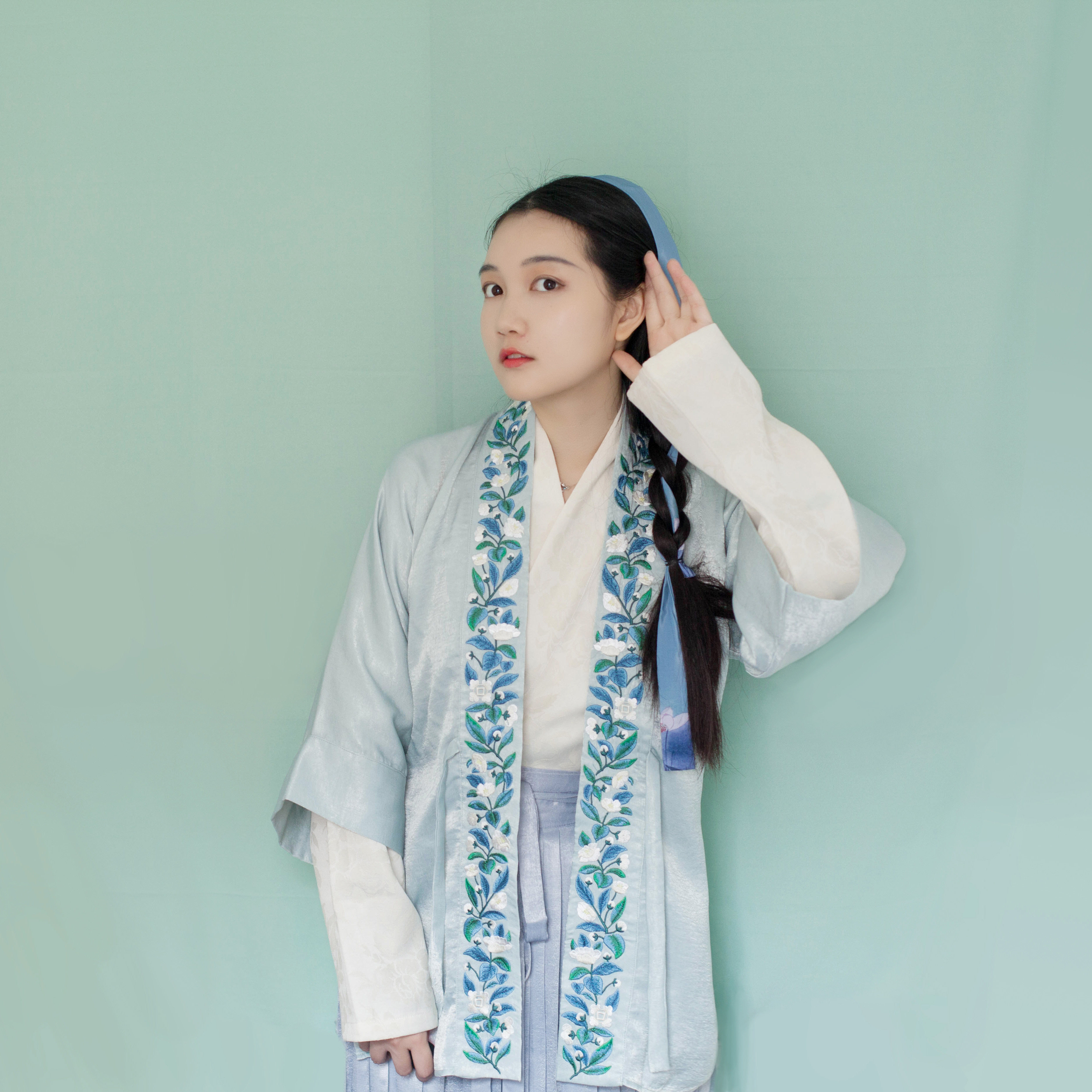 钰瑟原创传统汉服直领对襟衫仿黄升墓山茶花绣花短褙子——白山茶