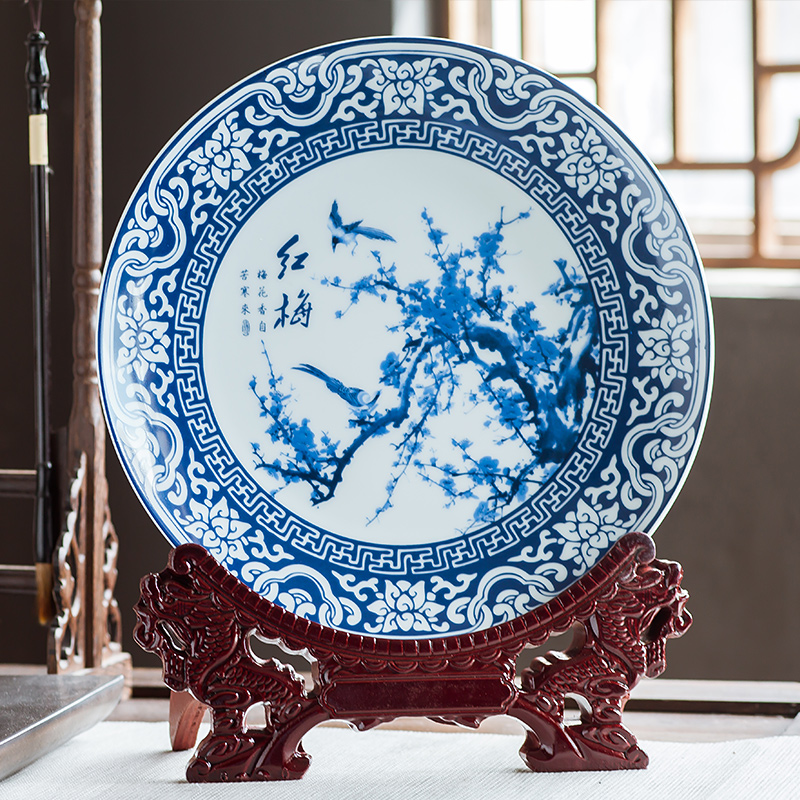 Jingdezhen blue and white hong mei ceramics furnishing articles hang dish of Chinese arts and crafts wine home decoration decoration plate