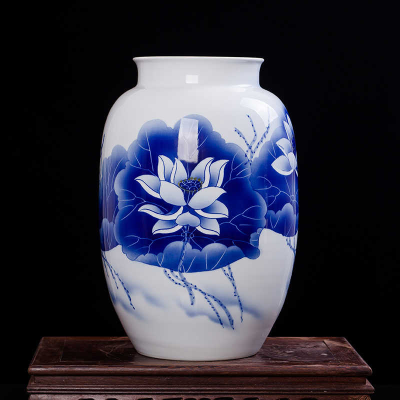 Jingdezhen ceramics famous jade pool Wu Wenhan hand - made of blue and white porcelain vase classical decoration collection certificate