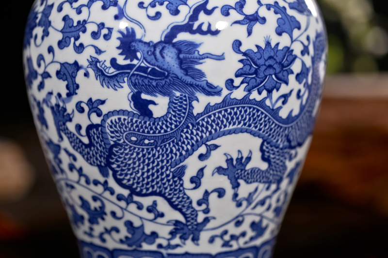 Blue and white vase of jingdezhen ceramics sitting room place Chinese antique jewelry I and contracted household bedroom