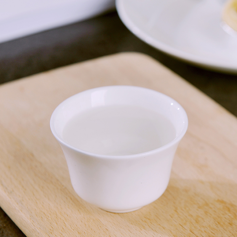 Under the pure white glazed color porcelain glass trumpet wine cup creative household liquor cup jingdezhen contracted style a small handleless wine cup