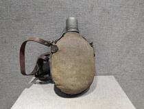 Red collection of the original school kettle left over from the Japanese Army during the War of Resistance the old bag is suitable for patriotic education exhibition