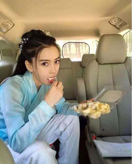 女星吃相曝光,有的人吃出了毒药的感觉