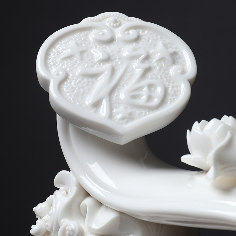 Yutang dai dehua white porcelain craft porcelain carving crafts living room TV cabinet decorative furnishing articles "the jade lotus at best." "