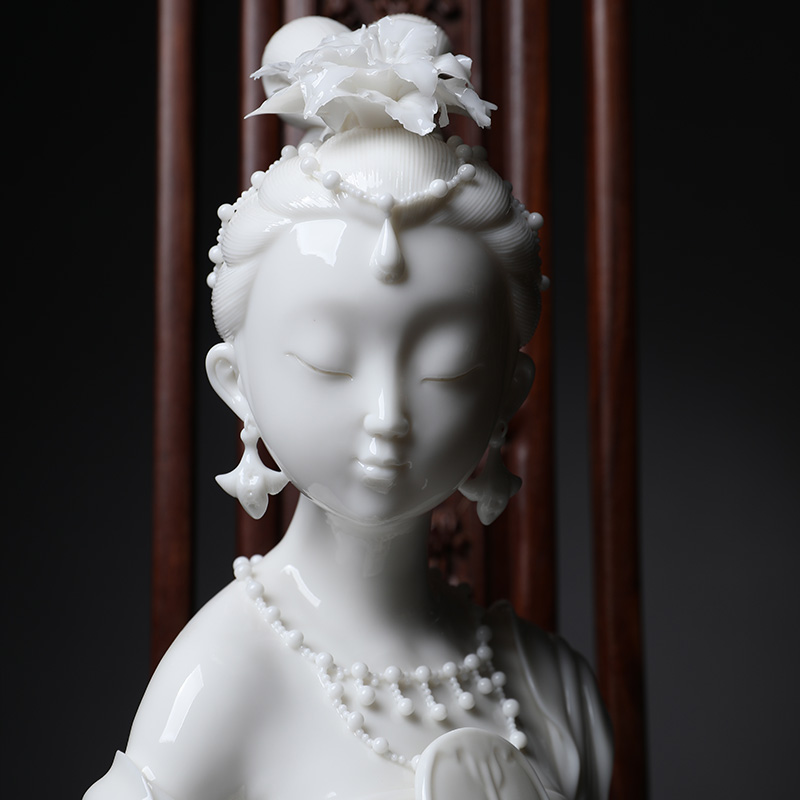 Yutang dai dehua white porcelain "female" cheng manually signed its art collection figure sitting room adornment is placed